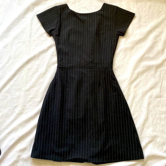 Black and white pinstripe dress - Picture 8 of 8
